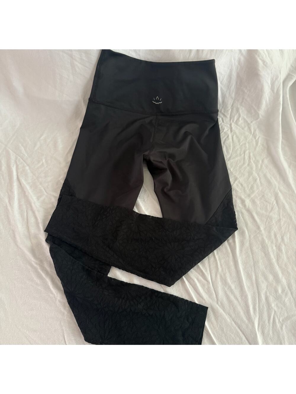 Beyond Yoga black leggings size medium